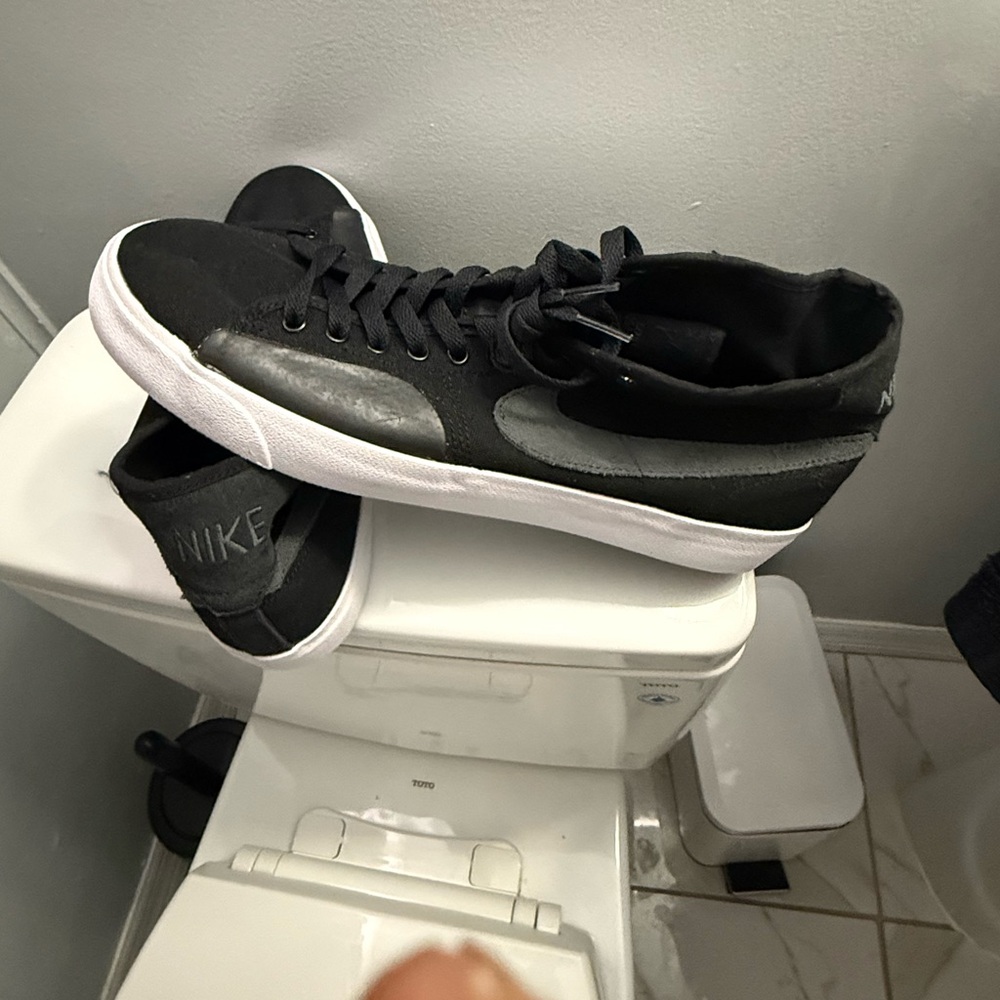 Nike SB Mid Top Men's Black and Gray Sneakers never worn